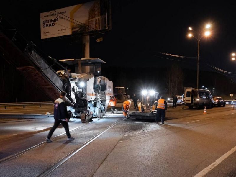 Дорожные рабочие ремонтируют Волковское шоссе по ночам Новости Мытищи 