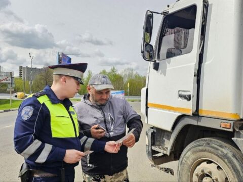 Инспекторы ДПС за один день составили 25 административных материалов на водителей грузовиков Новости Мытищи 