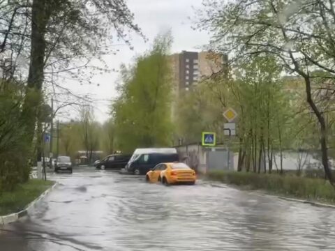 В Мытищах после сильного ливня затопило Пролетарскую улицу Новости Мытищи 